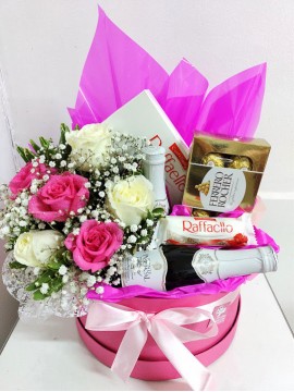 Box, espumante, flores e chocolates