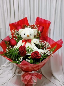   Buque com 6 Rosas e Urso de Pelúcia