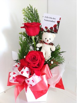 Box com 2 rosas e mini ursinho