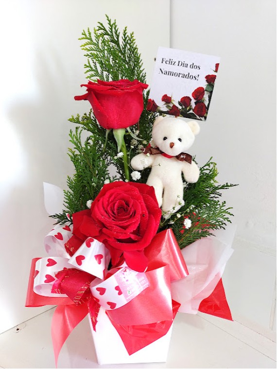 Box com 2 rosas e mini ursinho
