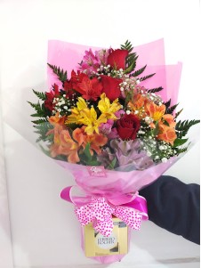 Rosas, Astromelias e Ferrero